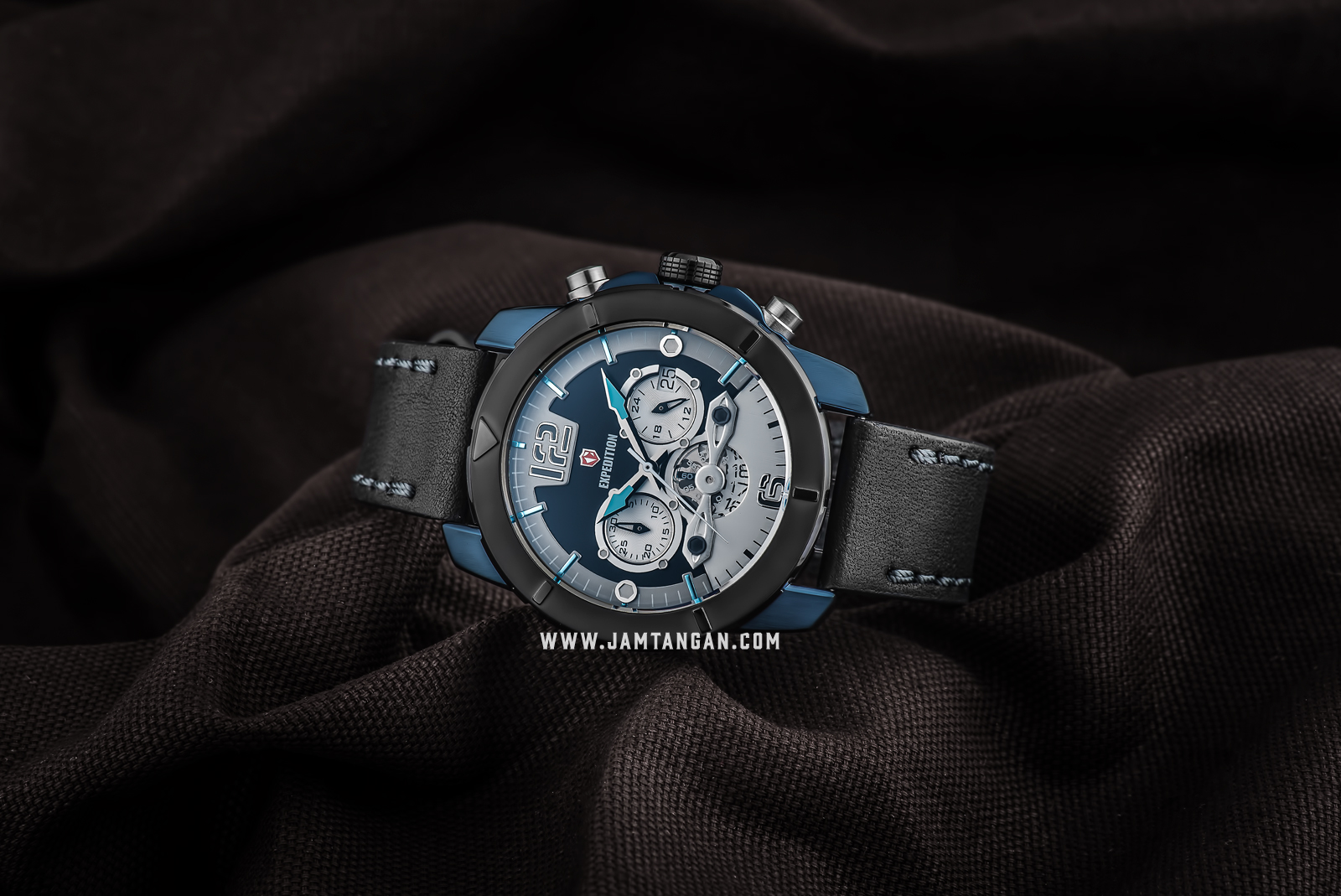 Expedition E 6761 MC LUBBU Chronograph Men Blue Dial Black Leather Strap Machtwatch